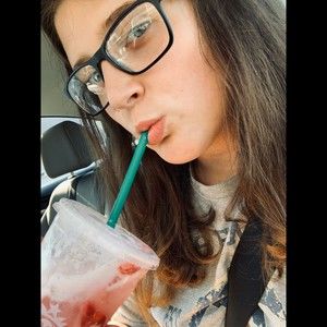 Meet your Posher, Chloe